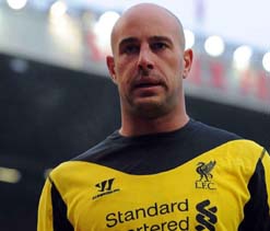 Bayern Munich close to signing Spain keeper Pepe Reina from Liverpool